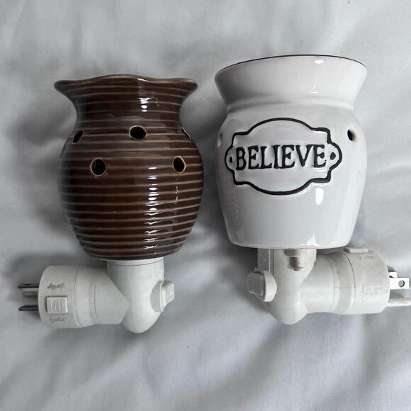 Scentsy Wax Melt Warmers Lot of 2 – Believe White & Brown Stripe Plug In Ceramic - Picture 1 of 10